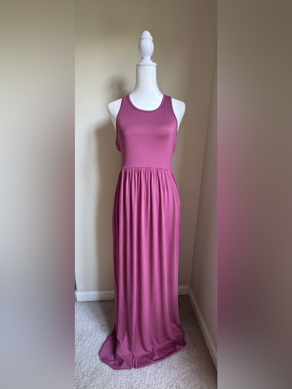 Women's Sleeveless Scoop Neck Maxi Dress in Plum Pink